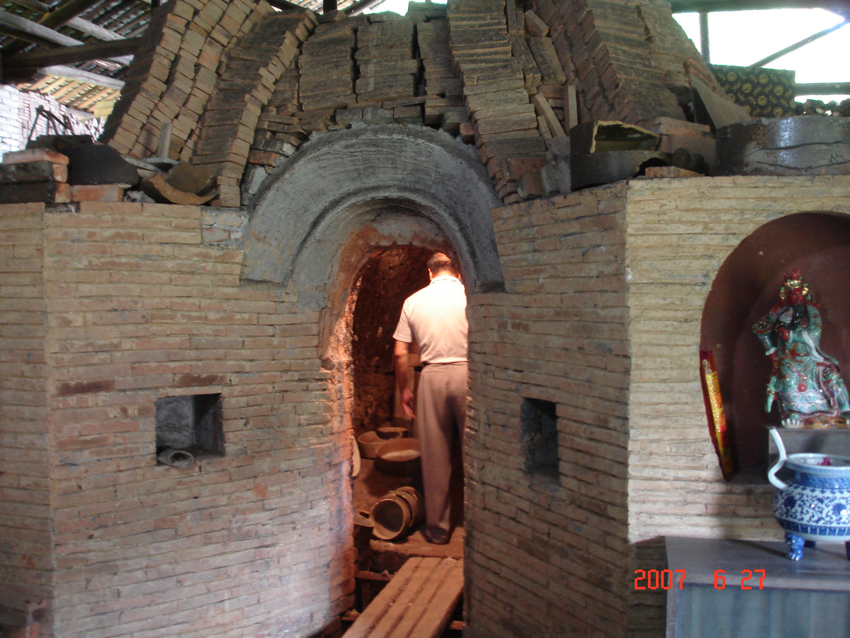 A kiln in Jingdezhen, photographed by Pauloleong2002 in 2007