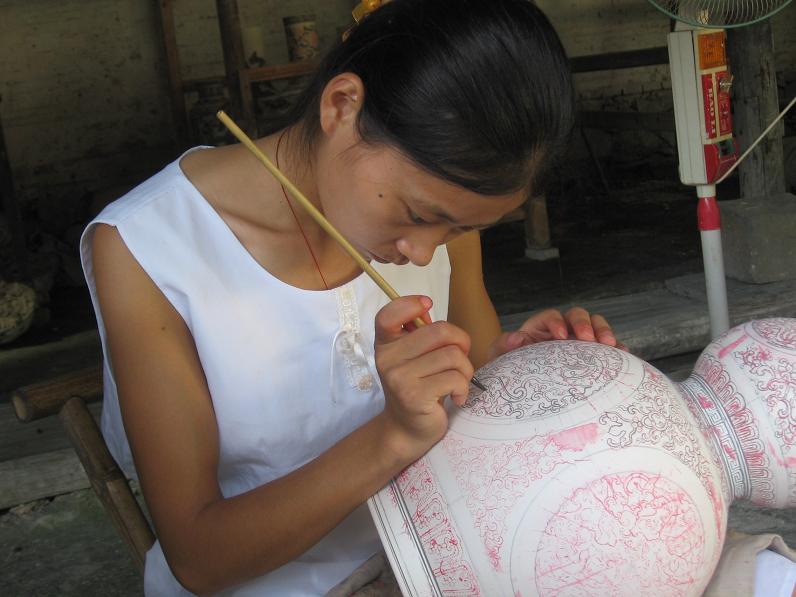 Traditional porcelain workshop in Jingdezhen, photographed by Ariel Steiner in 2005